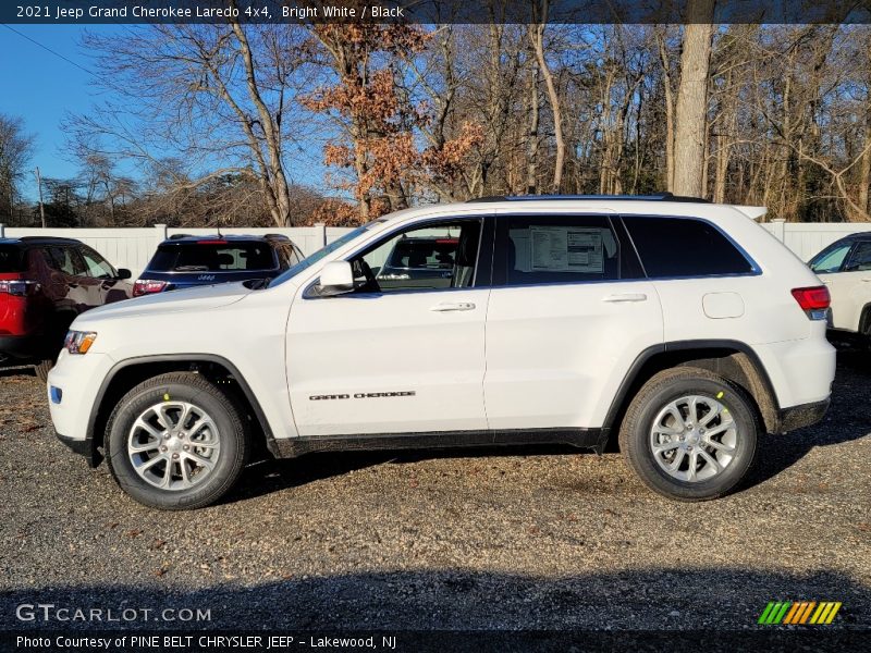 Bright White / Black 2021 Jeep Grand Cherokee Laredo 4x4