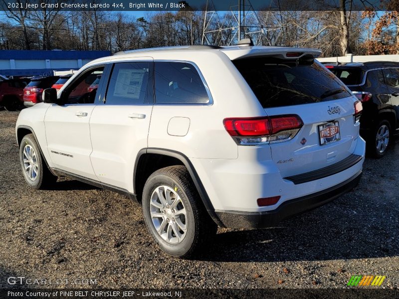 Bright White / Black 2021 Jeep Grand Cherokee Laredo 4x4