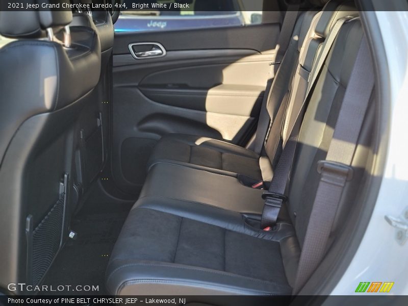 Bright White / Black 2021 Jeep Grand Cherokee Laredo 4x4