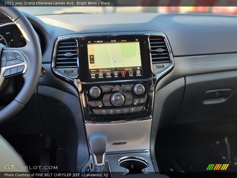 Bright White / Black 2021 Jeep Grand Cherokee Laredo 4x4