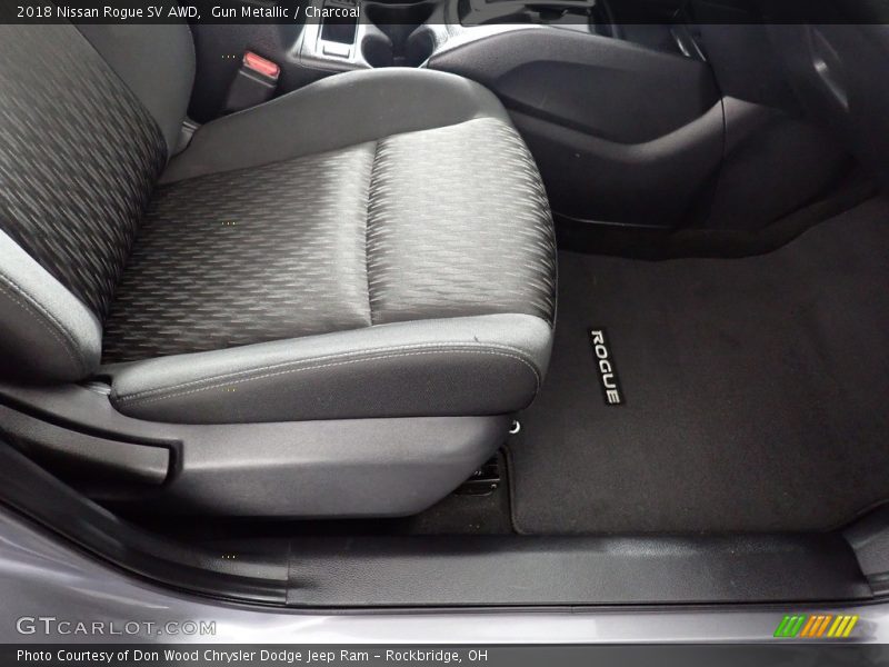 Gun Metallic / Charcoal 2018 Nissan Rogue SV AWD