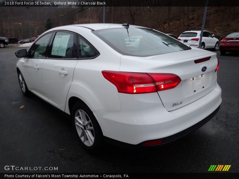 Oxford White / Charcoal Black 2018 Ford Focus SE Sedan