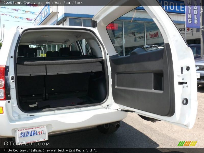 White Water Pearl / Black 2008 Suzuki Grand Vitara
