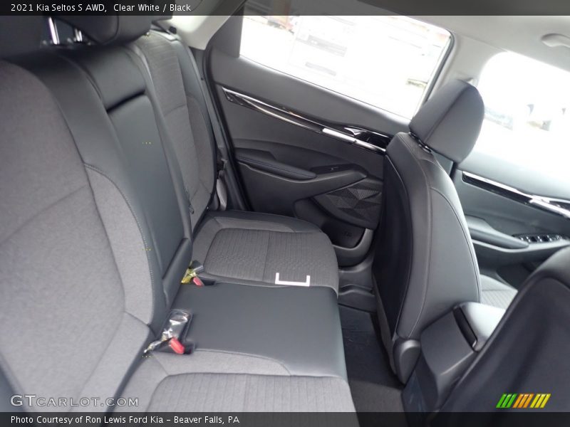 Clear White / Black 2021 Kia Seltos S AWD