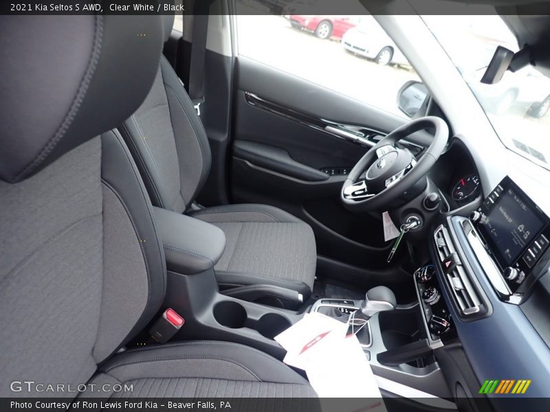 Clear White / Black 2021 Kia Seltos S AWD