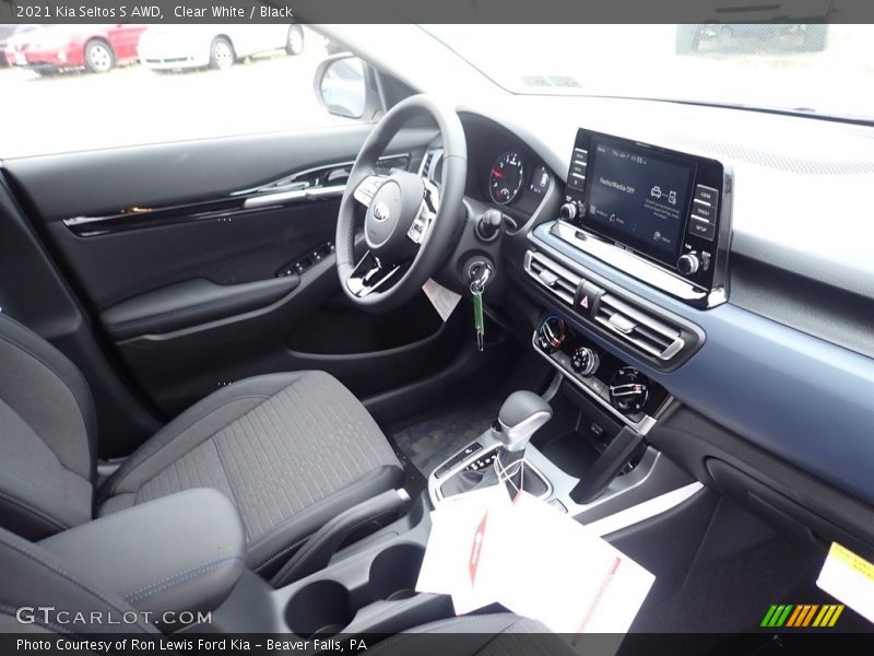 Clear White / Black 2021 Kia Seltos S AWD