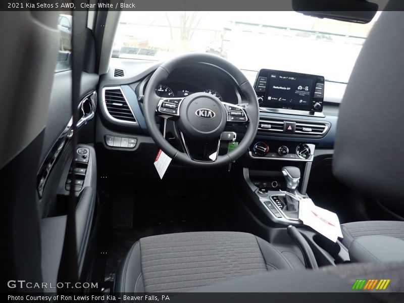 Clear White / Black 2021 Kia Seltos S AWD