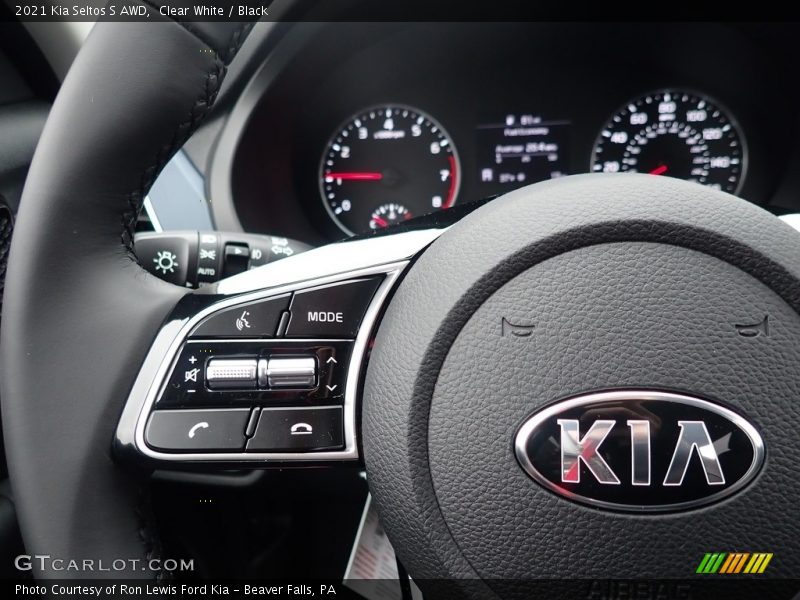 Clear White / Black 2021 Kia Seltos S AWD