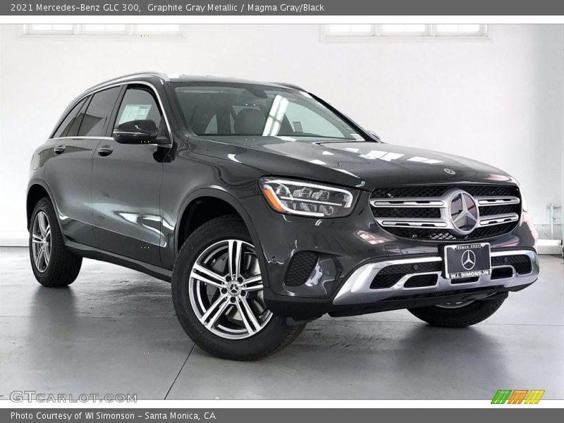Front 3/4 View of 2021 GLC 300