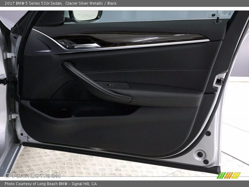 Glacier Silver Metallic / Black 2017 BMW 5 Series 530i Sedan