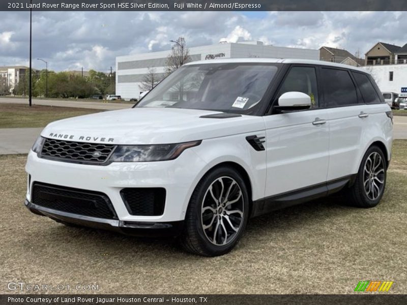 Front 3/4 View of 2021 Range Rover Sport HSE Silver Edition