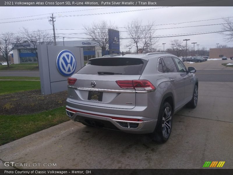 Pyrite Silver Metallic / Titan Black 2021 Volkswagen Atlas Cross Sport SEL R-Line 4Motion