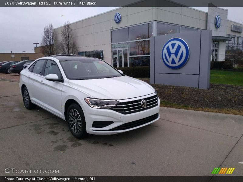 Front 3/4 View of 2020 Jetta SE