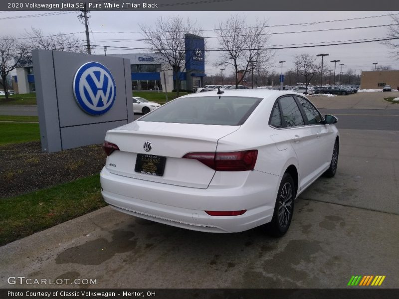 Pure White / Titan Black 2020 Volkswagen Jetta SE