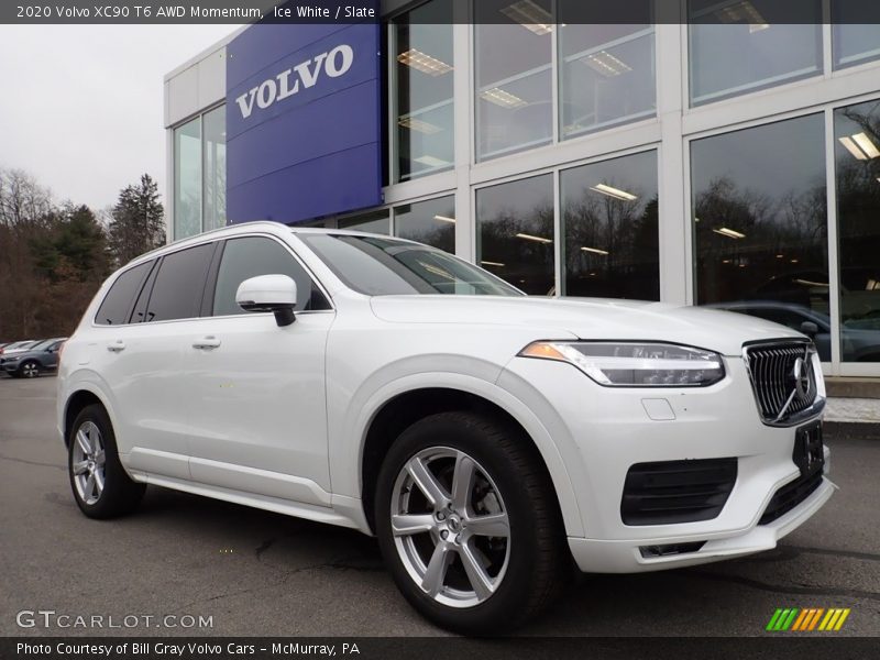 Front 3/4 View of 2020 XC90 T6 AWD Momentum