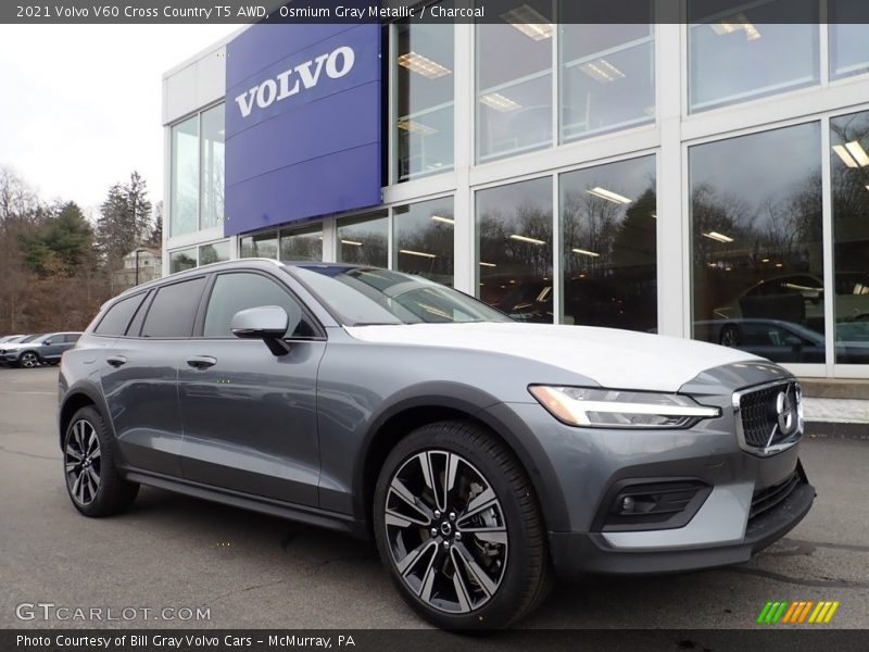 Front 3/4 View of 2021 V60 Cross Country T5 AWD