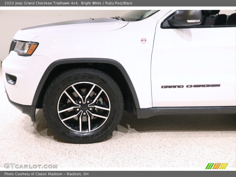 Bright White / Ruby Red/Black 2020 Jeep Grand Cherokee Trailhawk 4x4