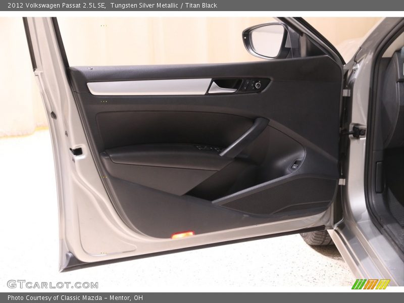 Tungsten Silver Metallic / Titan Black 2012 Volkswagen Passat 2.5L SE
