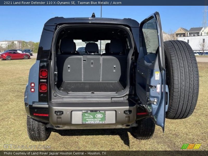  2021 Defender 110 X-Dynamic SE Trunk