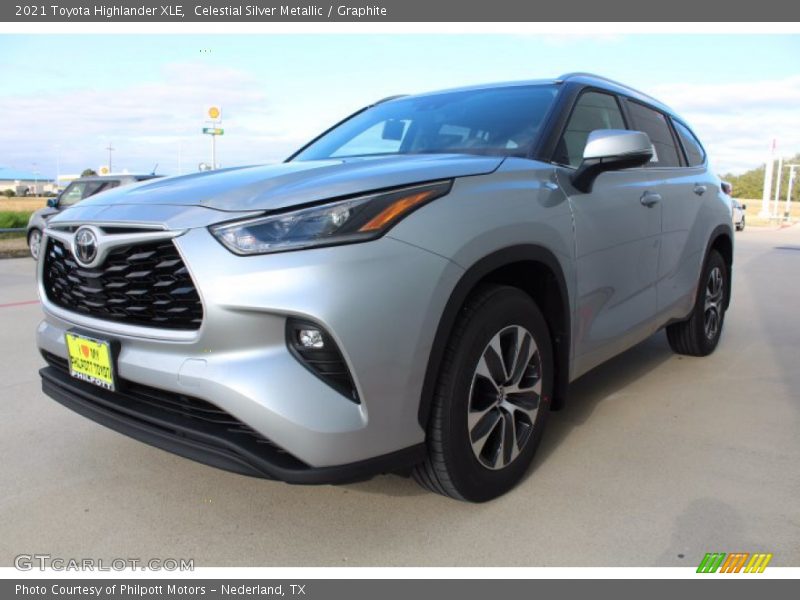 Celestial Silver Metallic / Graphite 2021 Toyota Highlander XLE