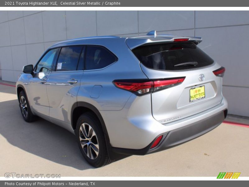 Celestial Silver Metallic / Graphite 2021 Toyota Highlander XLE