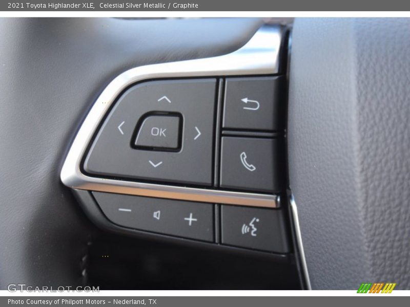 Celestial Silver Metallic / Graphite 2021 Toyota Highlander XLE