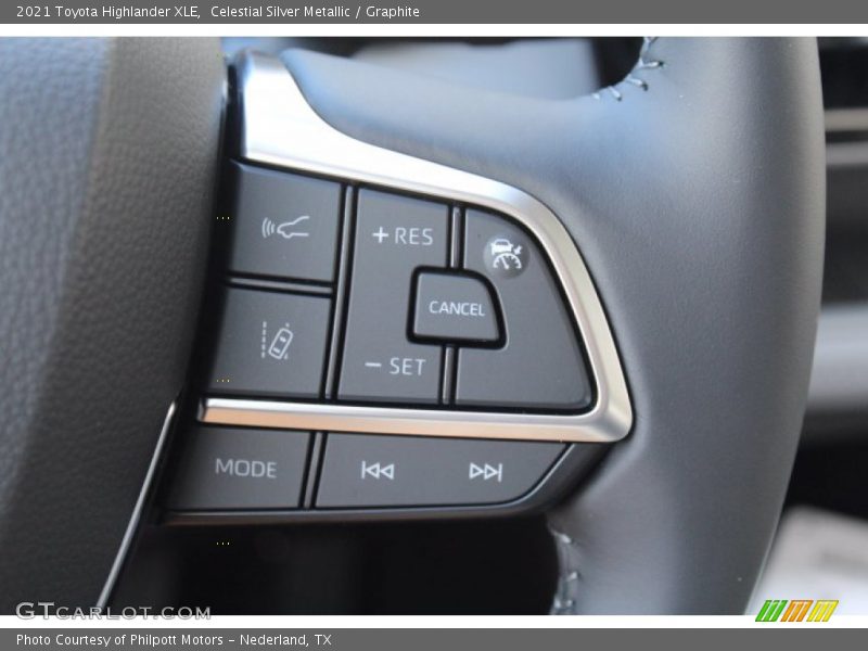 Celestial Silver Metallic / Graphite 2021 Toyota Highlander XLE