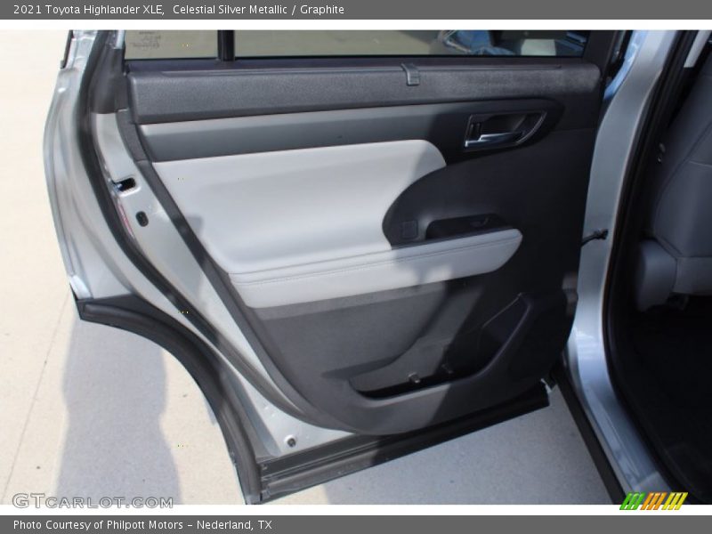 Celestial Silver Metallic / Graphite 2021 Toyota Highlander XLE