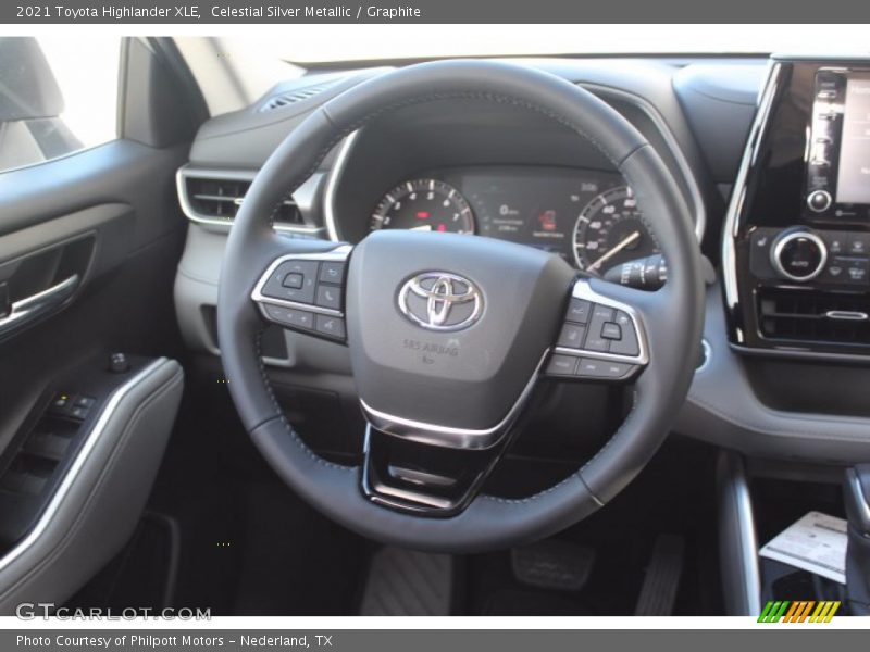 Celestial Silver Metallic / Graphite 2021 Toyota Highlander XLE