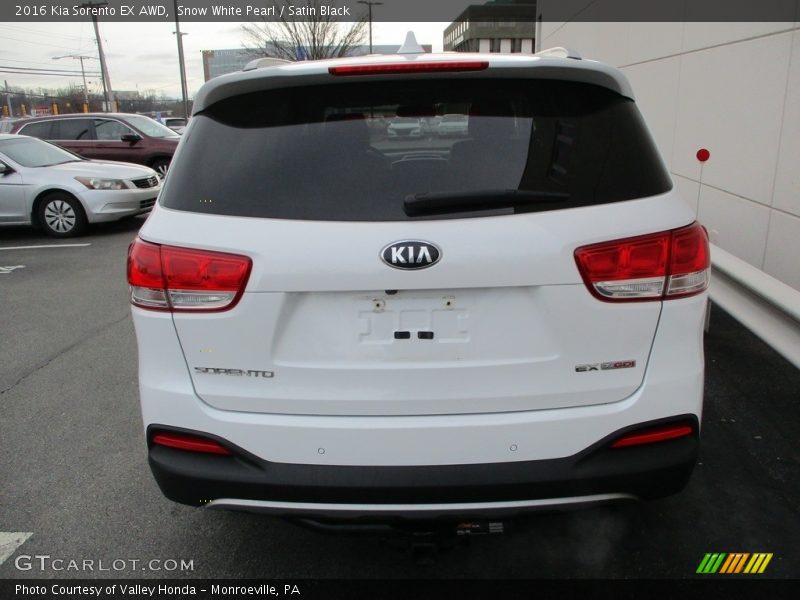 Snow White Pearl / Satin Black 2016 Kia Sorento EX AWD