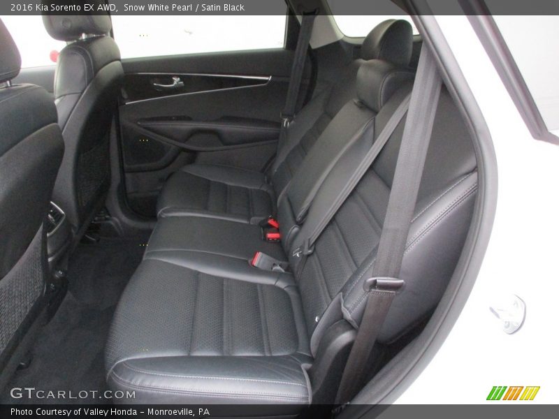 Snow White Pearl / Satin Black 2016 Kia Sorento EX AWD