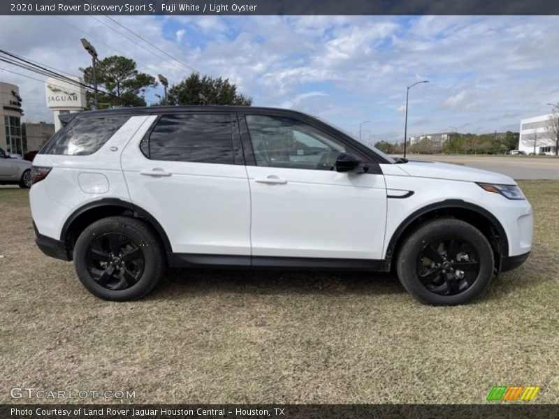 Fuji White / Light Oyster 2020 Land Rover Discovery Sport S