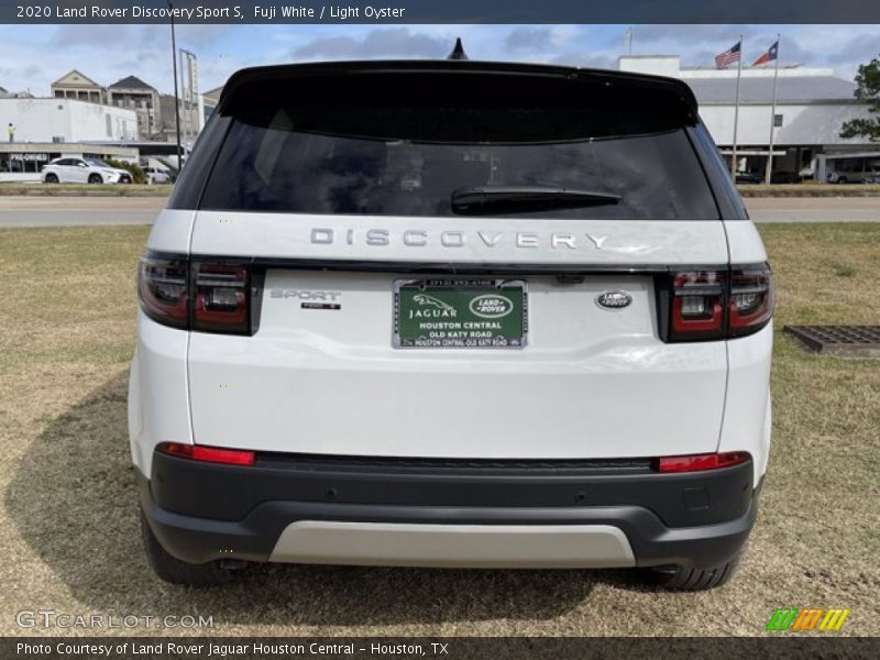 Fuji White / Light Oyster 2020 Land Rover Discovery Sport S