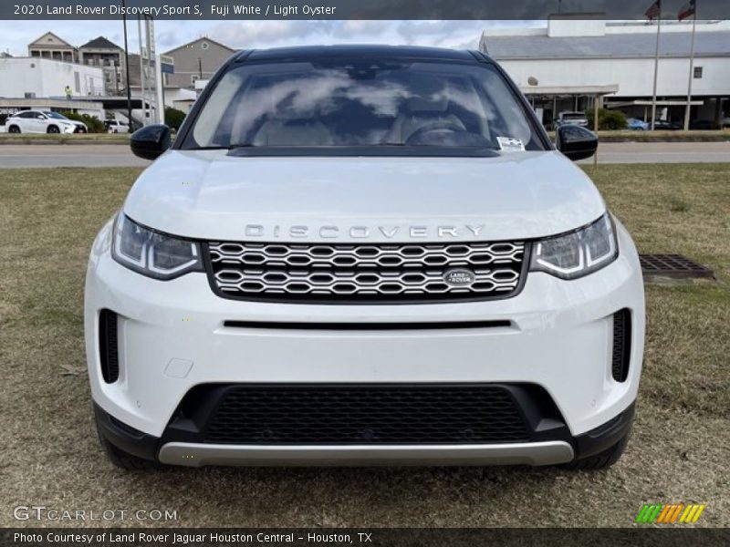 Fuji White / Light Oyster 2020 Land Rover Discovery Sport S