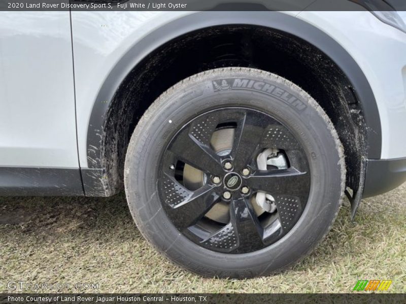 Fuji White / Light Oyster 2020 Land Rover Discovery Sport S