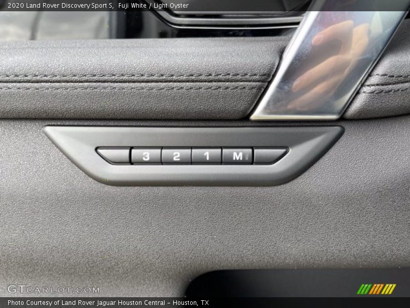 Fuji White / Light Oyster 2020 Land Rover Discovery Sport S