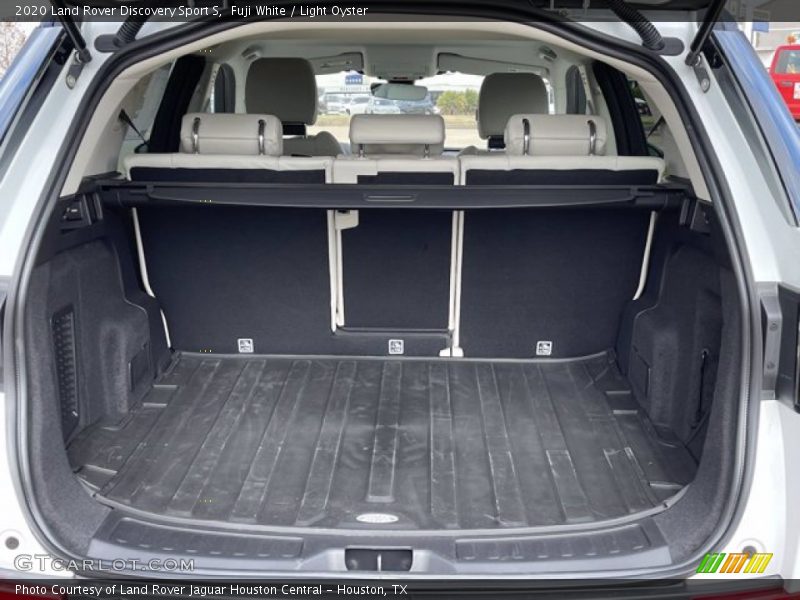 Fuji White / Light Oyster 2020 Land Rover Discovery Sport S