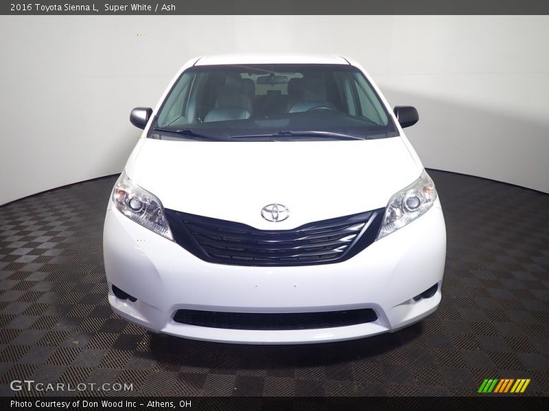 Super White / Ash 2016 Toyota Sienna L