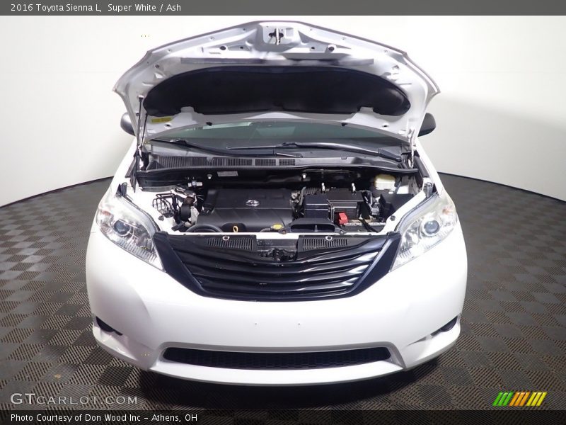 Super White / Ash 2016 Toyota Sienna L