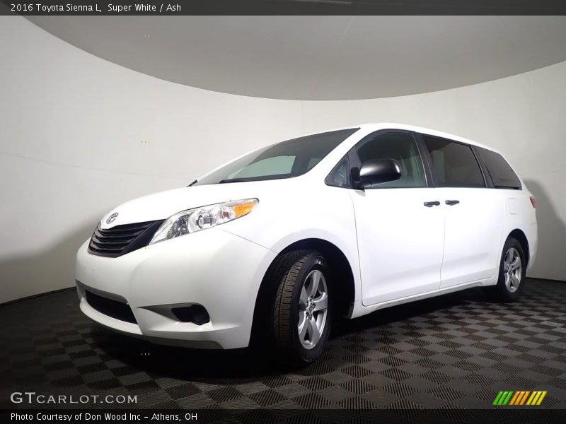 Super White / Ash 2016 Toyota Sienna L