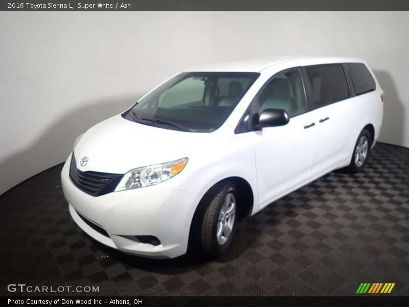 Super White / Ash 2016 Toyota Sienna L