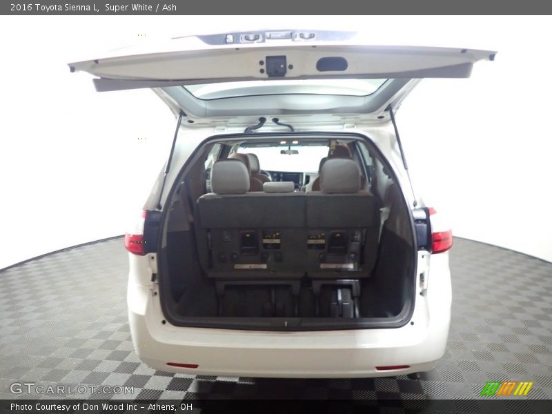 Super White / Ash 2016 Toyota Sienna L