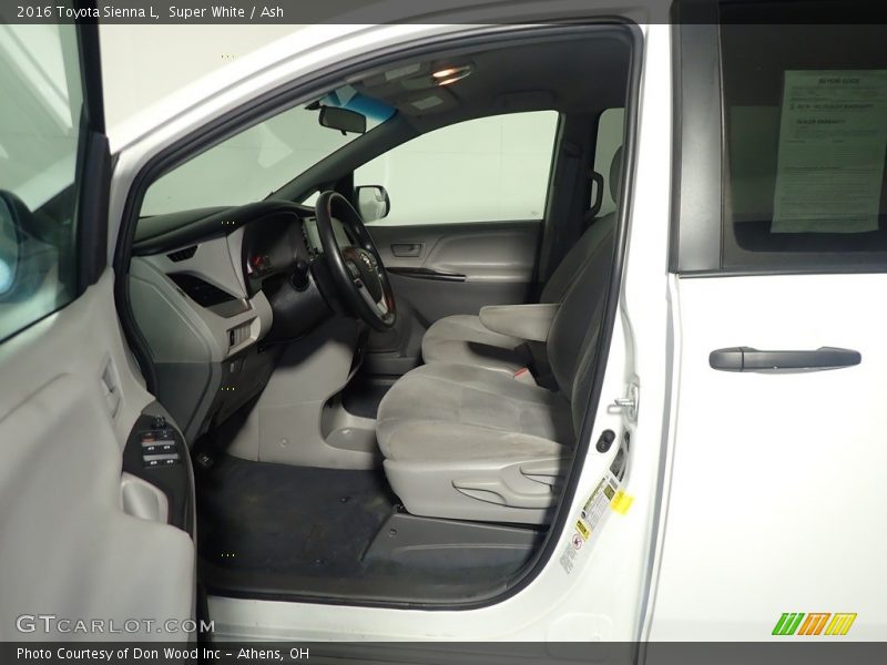 Super White / Ash 2016 Toyota Sienna L