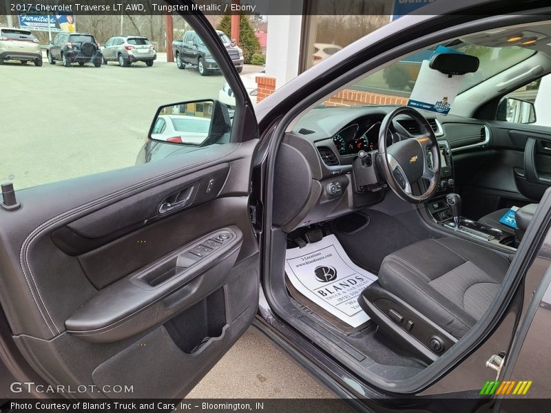 Tungsten Metallic / Ebony 2017 Chevrolet Traverse LT AWD