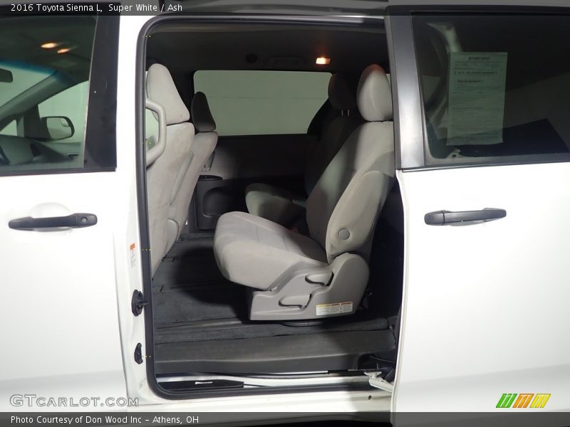 Super White / Ash 2016 Toyota Sienna L