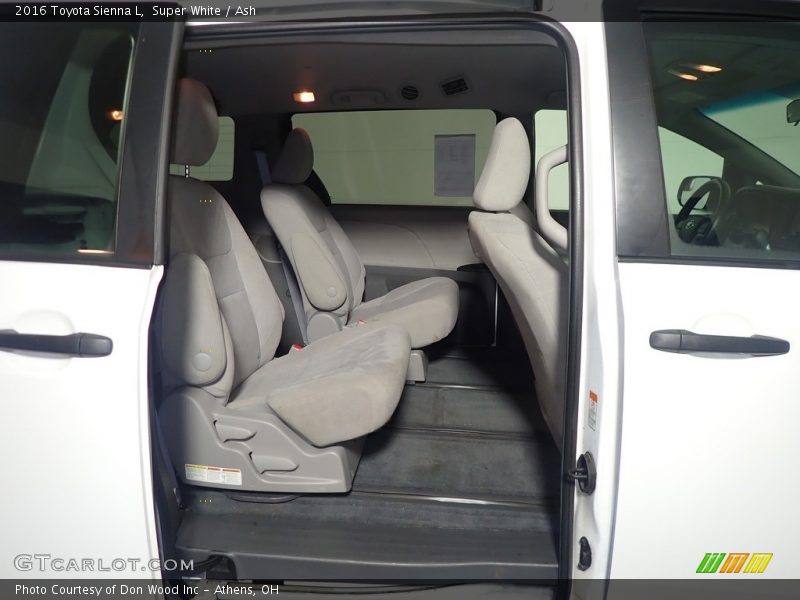 Super White / Ash 2016 Toyota Sienna L