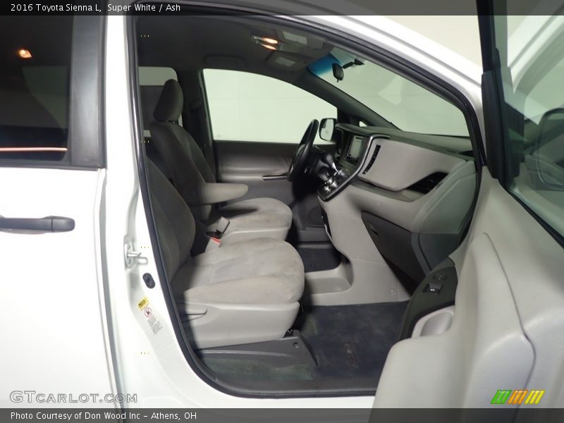 Super White / Ash 2016 Toyota Sienna L