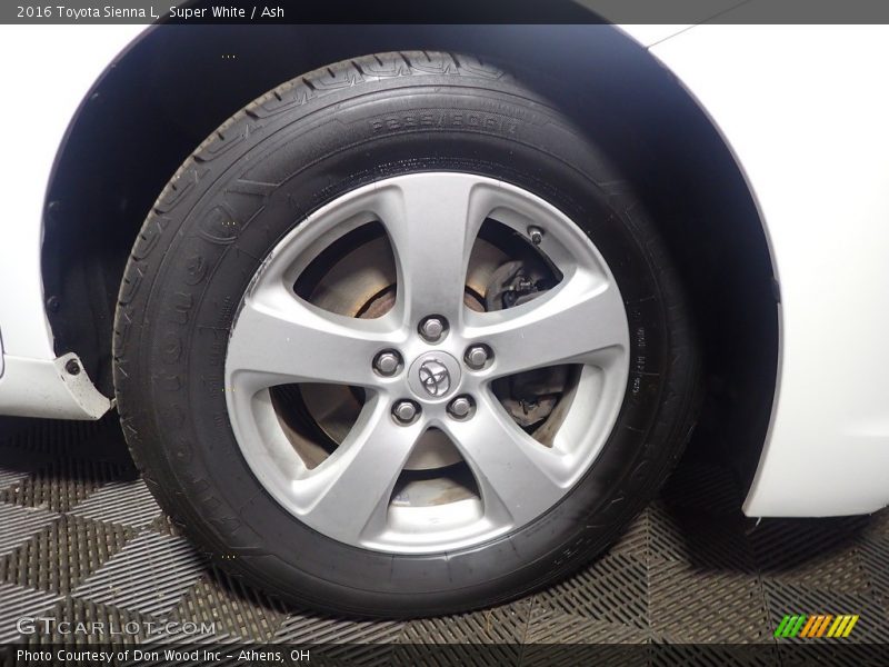 Super White / Ash 2016 Toyota Sienna L