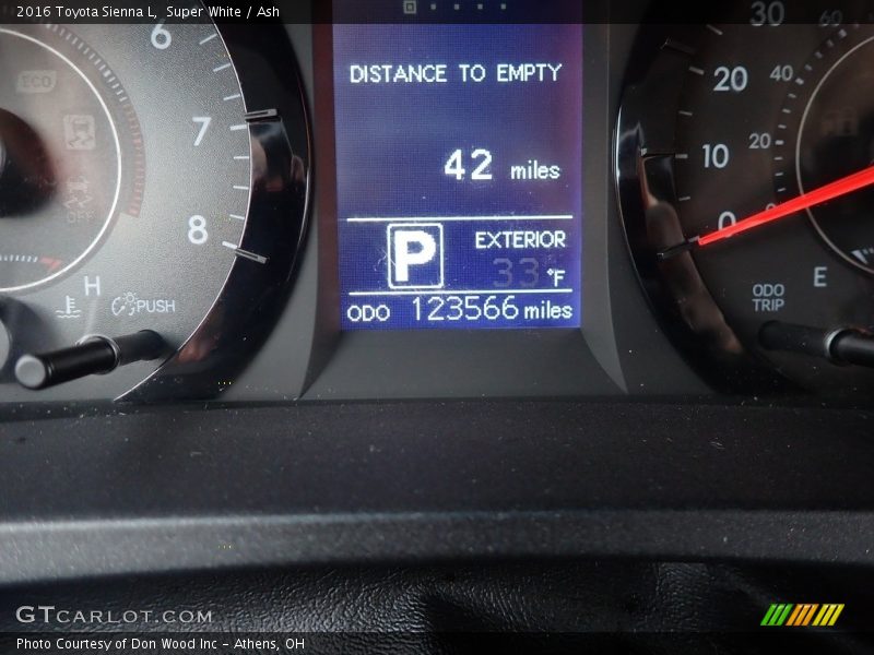 Super White / Ash 2016 Toyota Sienna L