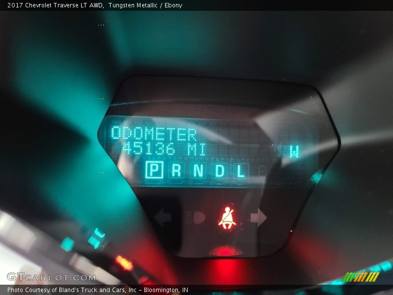 Tungsten Metallic / Ebony 2017 Chevrolet Traverse LT AWD